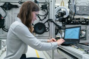 Corfo entregará 1.692 becas de especialización en sostenibilidad y tecnologías de la información